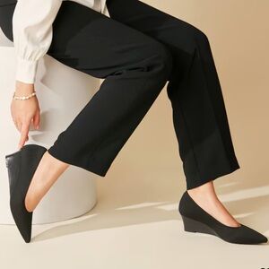 Vivaia Aria Wedge in Black. Size 36. 5.5